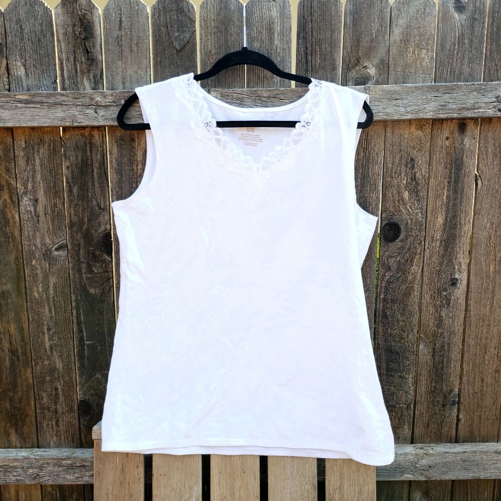 $5 SALE - White tank with lace detail